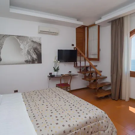 Scapone Hotel 4*